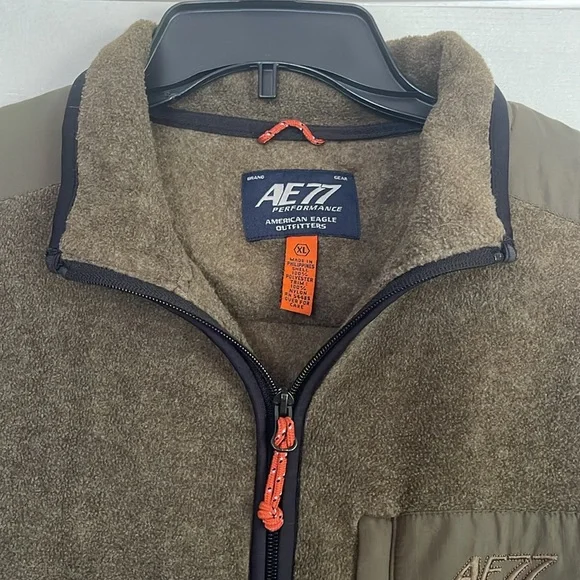 AE 77 Performance American Eagle Outfitters Fleece Front Zip Vest - Picture 3 of 6